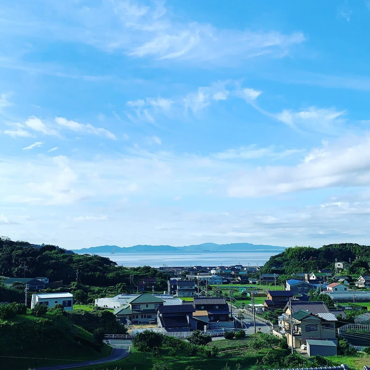 洲崎の集落と三河湾を望む風景